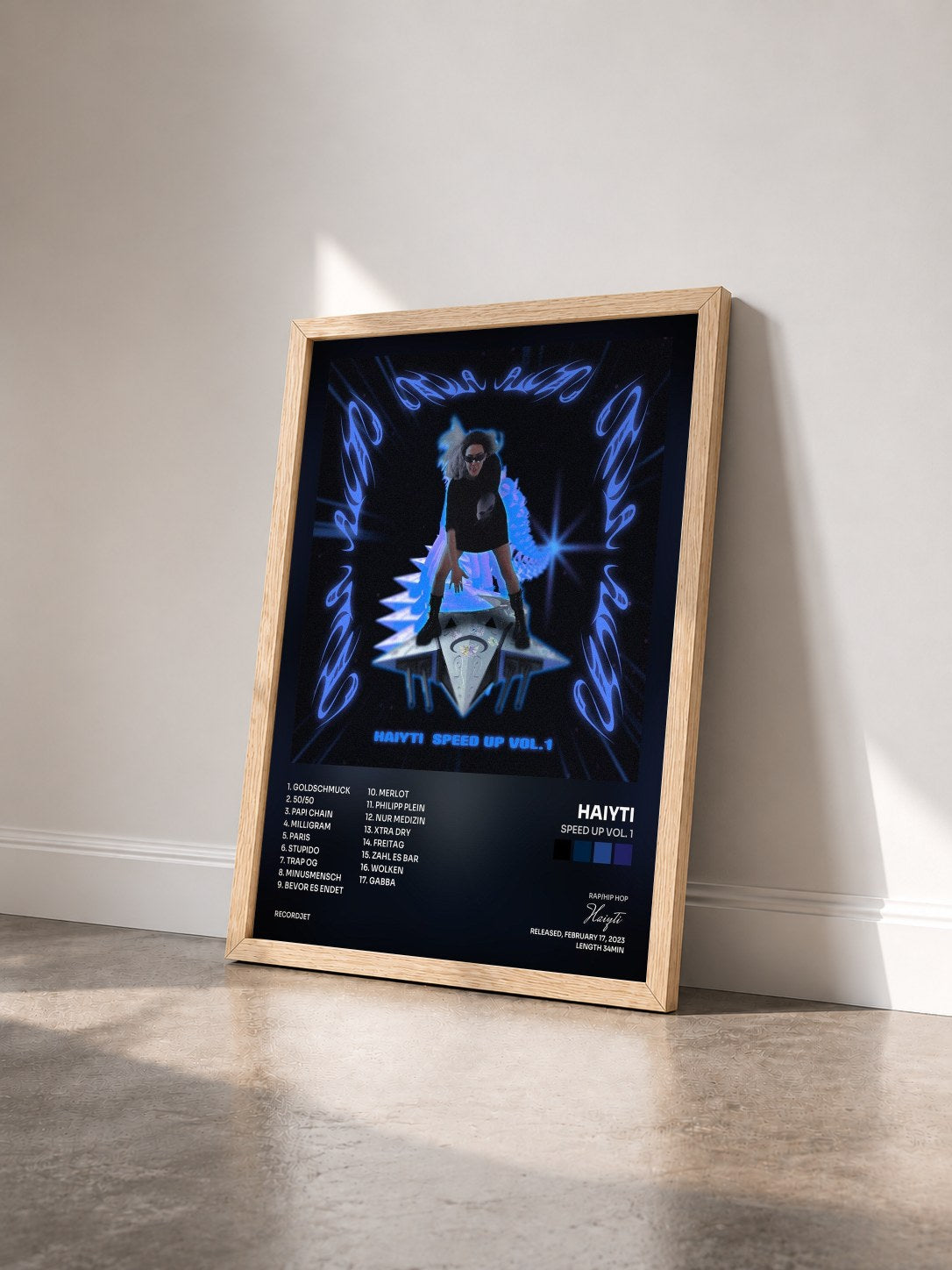 #bois Tableau de l'album SPEED UP VOL. 1 de Haiyti vu de trois quarts, cadre en bois brut