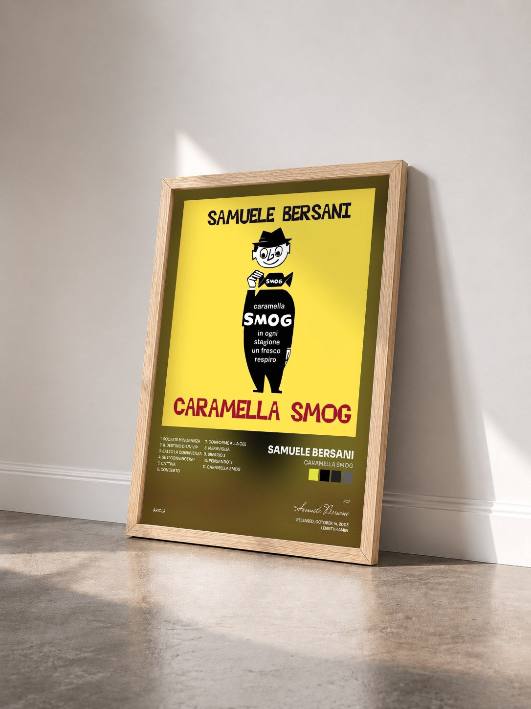 #bois Tableau de l'album Caramella Smog de Samuele Bersani vu de trois quarts, cadre en bois brut