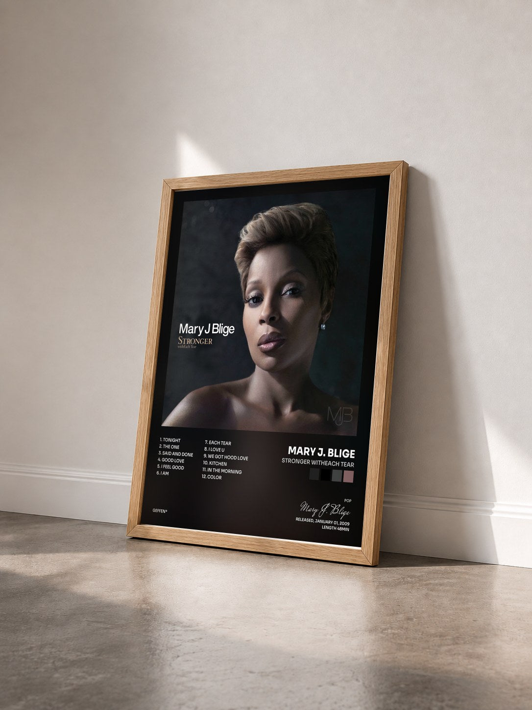 #bois Tableau de l'album Stronger withEach Tear de Mary J. Blige vu de trois quarts, cadre en bois brut