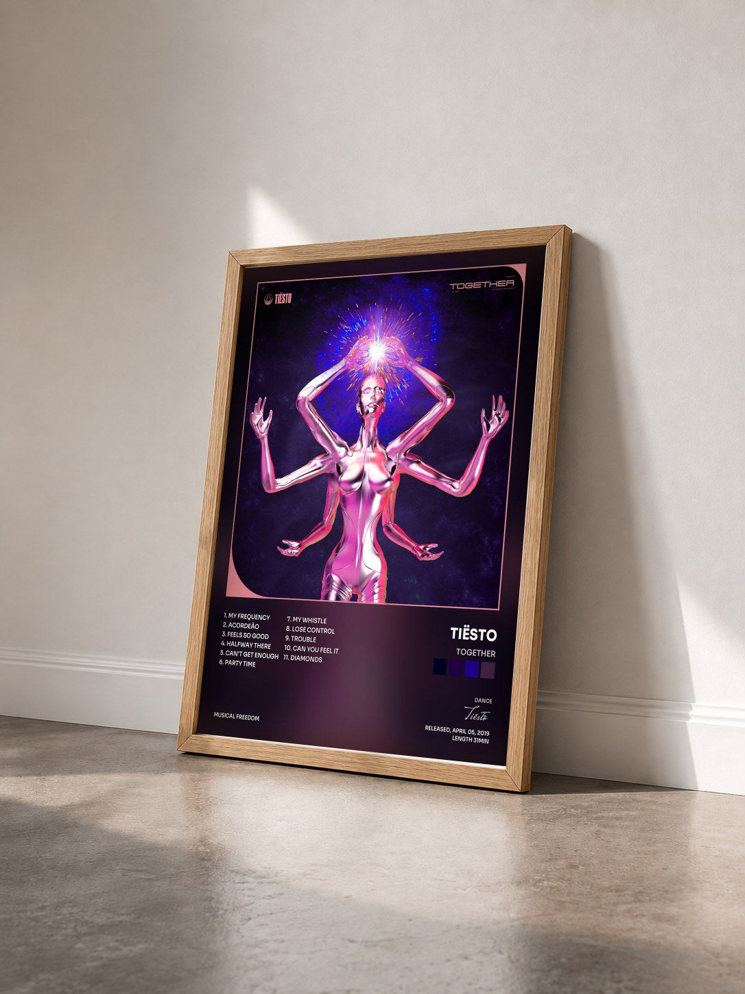 #bois Tableau de l'album Together de Tiësto vu de trois quarts, cadre en bois brut