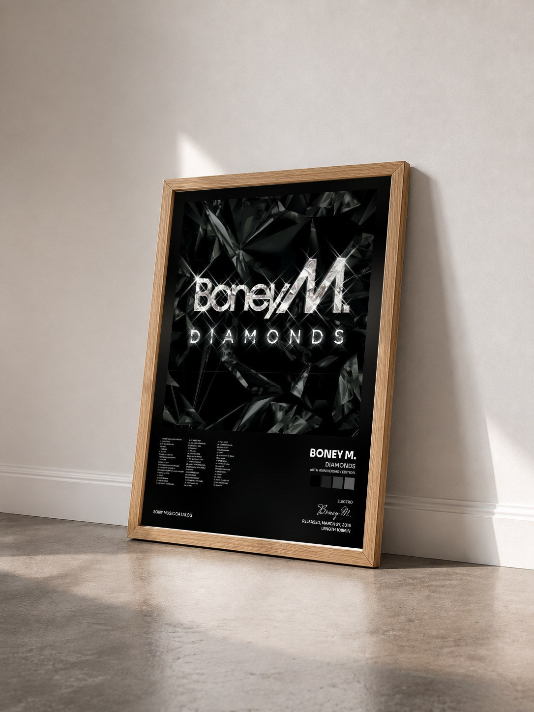 #bois Tableau de l'album Diamonds (40th Anniversary Edition) de Boney M. vu de trois quarts, cadre en bois brut