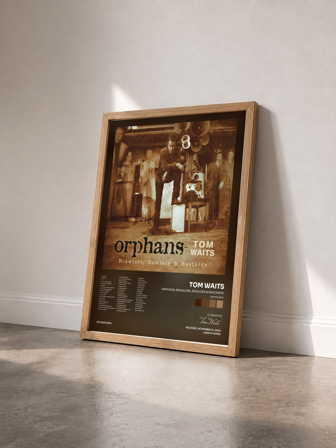 #bois Tableau de l'album Orphans: Brawlers, Bawlers & Bastards (Remastered) de Tom Waits vu de trois quarts, cadre en bois brut