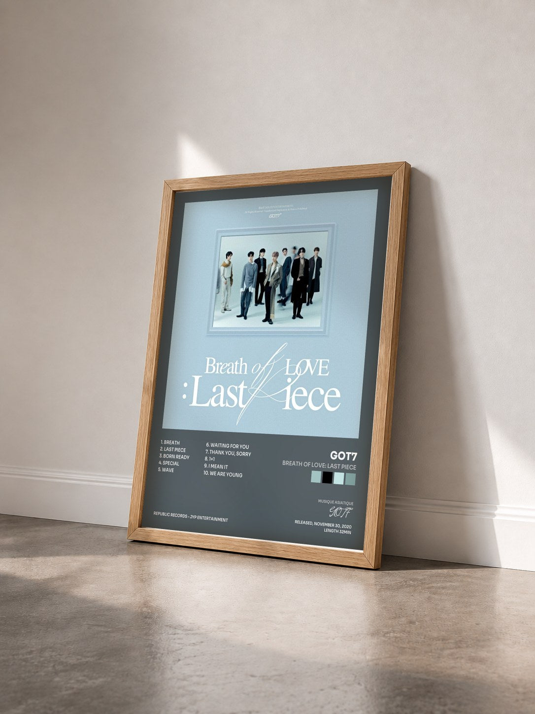 #bois Tableau de l'album Breath of Love: Last Piece de GOT7 vu de trois quarts, cadre en bois brut
