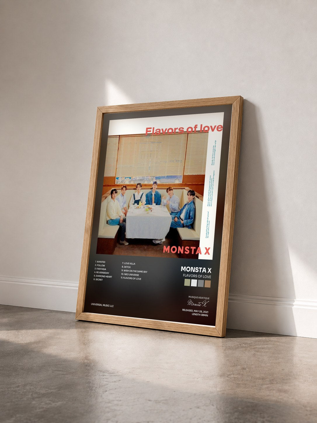 #bois Tableau de l'album Flavors Of Love de Monsta X vu de trois quarts, cadre en bois brut