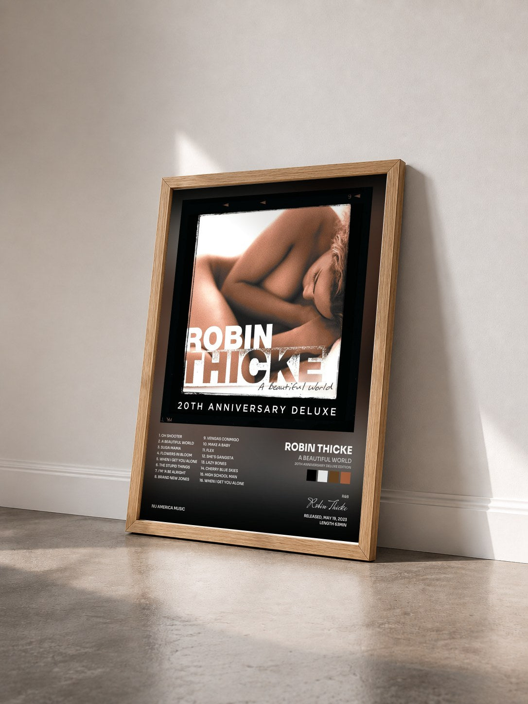 #bois Tableau de l'album A Beautiful World (20th Anniversary Deluxe Edition) de Robin Thicke vu de trois quarts, cadre en bois brut