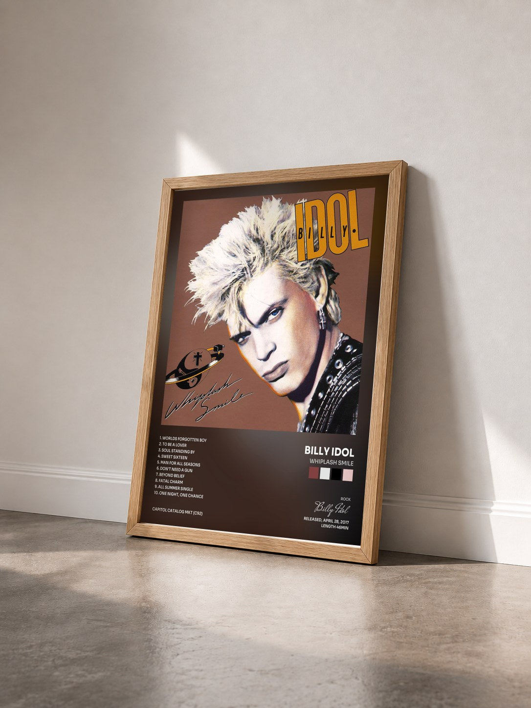 #bois Tableau de l'album Whiplash Smile de Billy Idol vu de trois quarts, cadre en bois brut