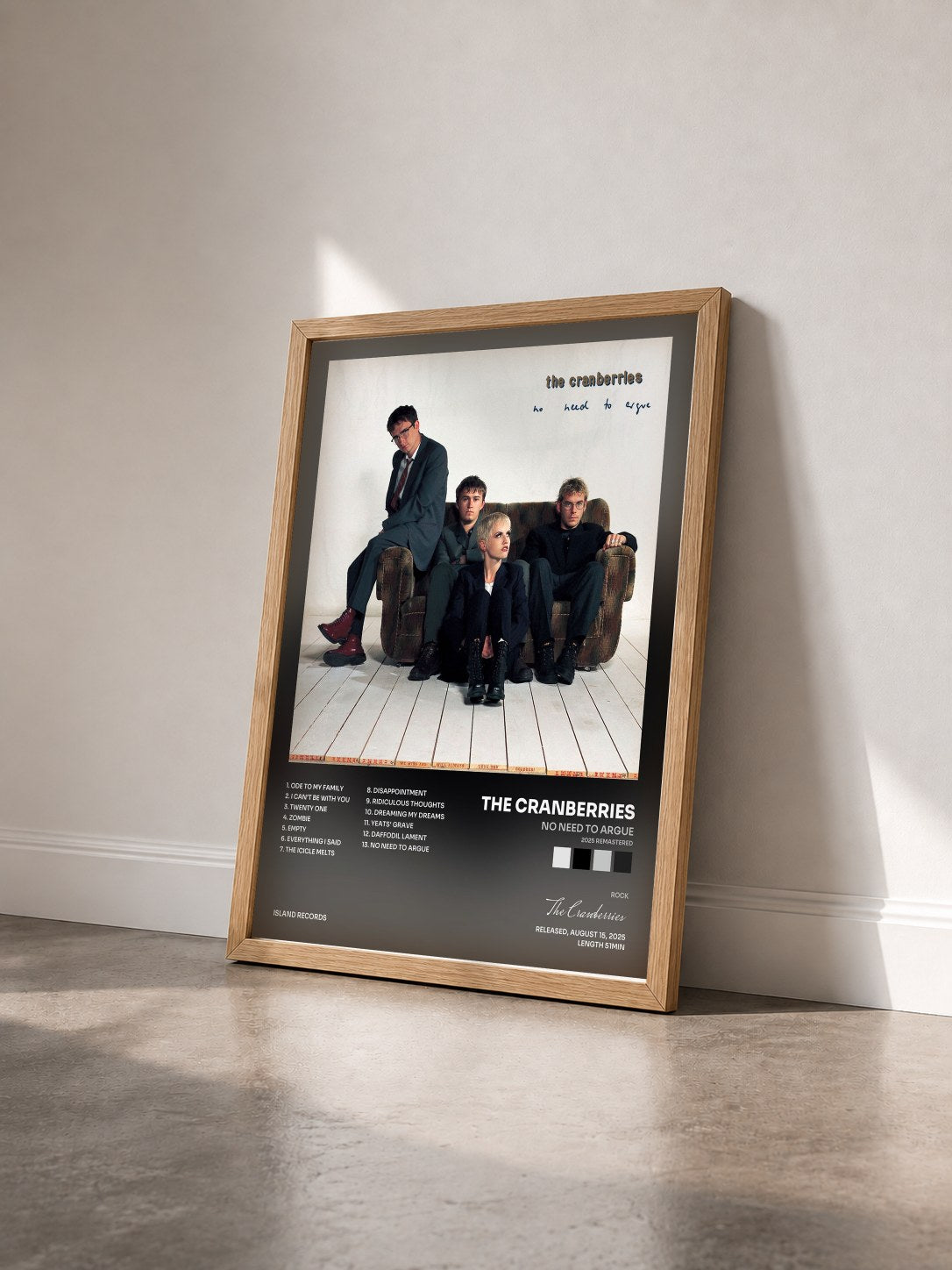 #bois Tableau de l'album No Need To Argue (2025 Remastered) de The Cranberries vu de trois quarts, cadre en bois brut
