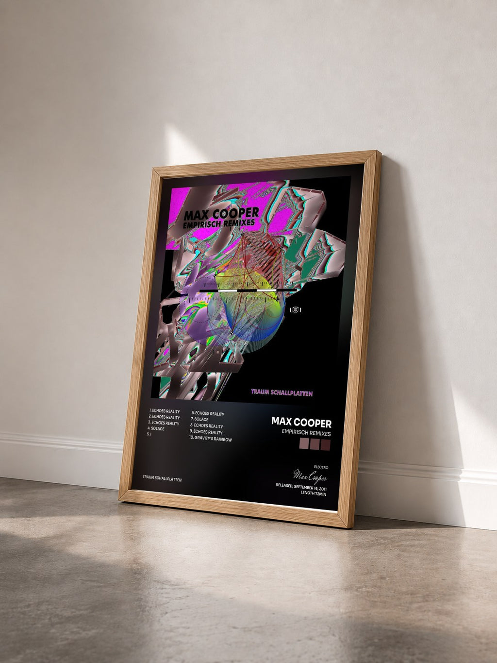 #bois Tableau de l'album Empirisch Remixes de Max Cooper vu de trois quarts, cadre en bois brut