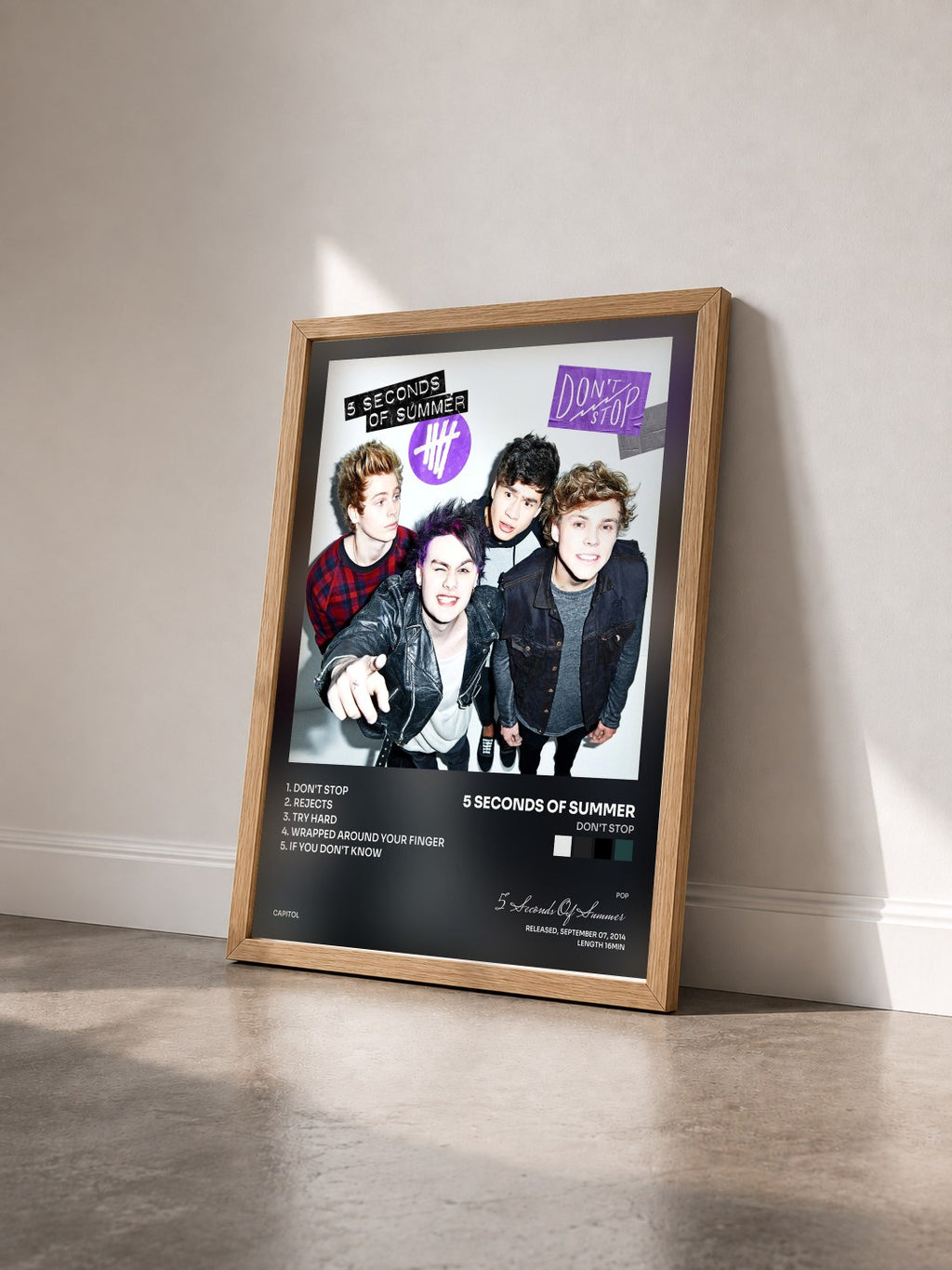 #bois Tableau de l'album Don't Stop de 5 Seconds Of Summer vu de trois quarts, cadre en bois brut