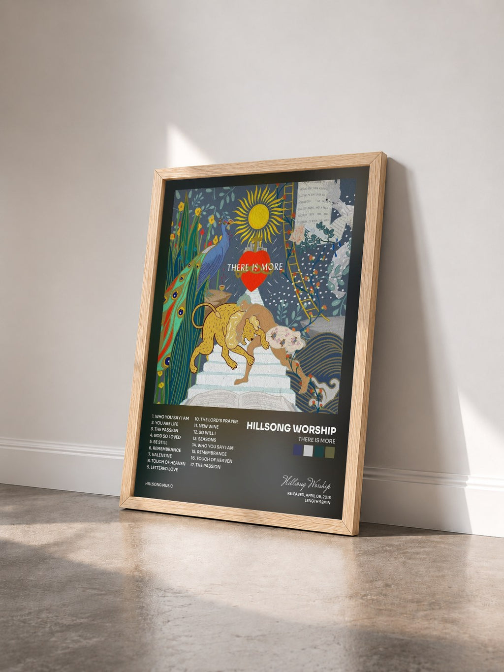 #bois Tableau de l'album There Is More de Hillsong Worship vu de trois quarts, cadre en bois brut