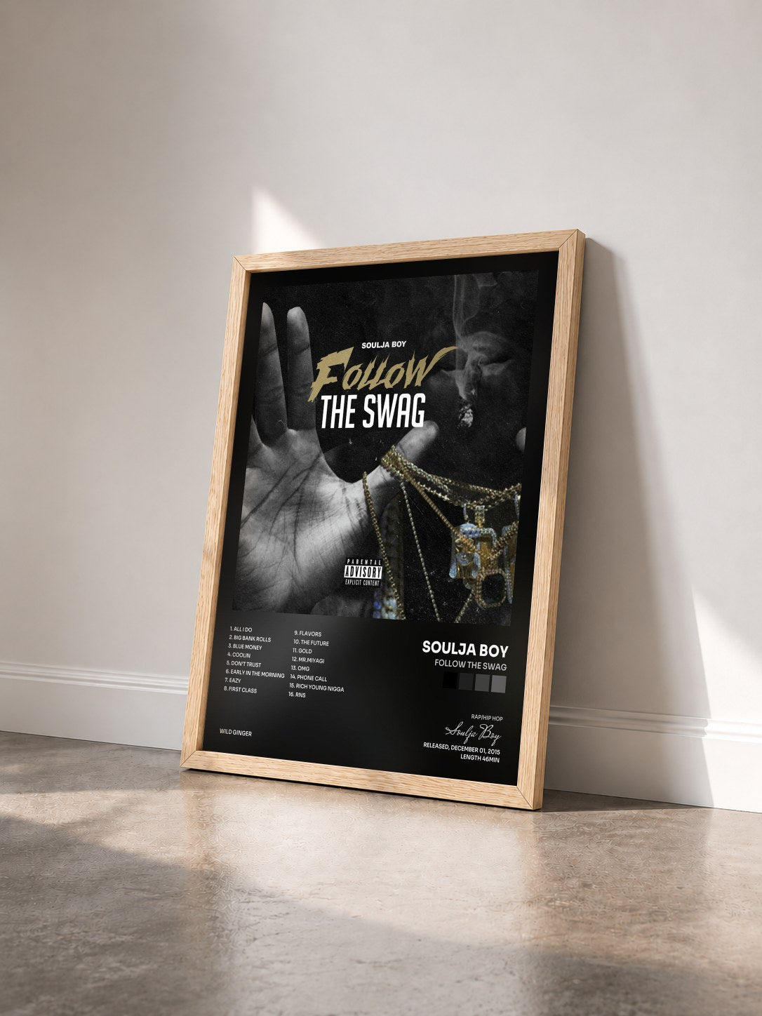 #bois Tableau de l'album Follow The Swag de Soulja Boy vu de trois quarts, cadre en bois brut