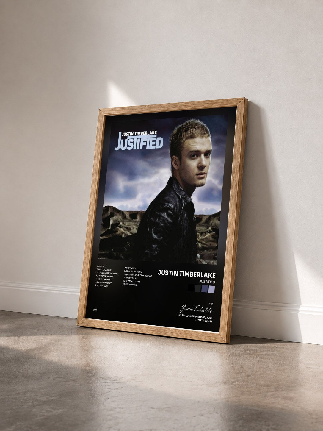 #bois Tableau de l'album Justified de Justin Timberlake vu de trois quarts, cadre en bois brut