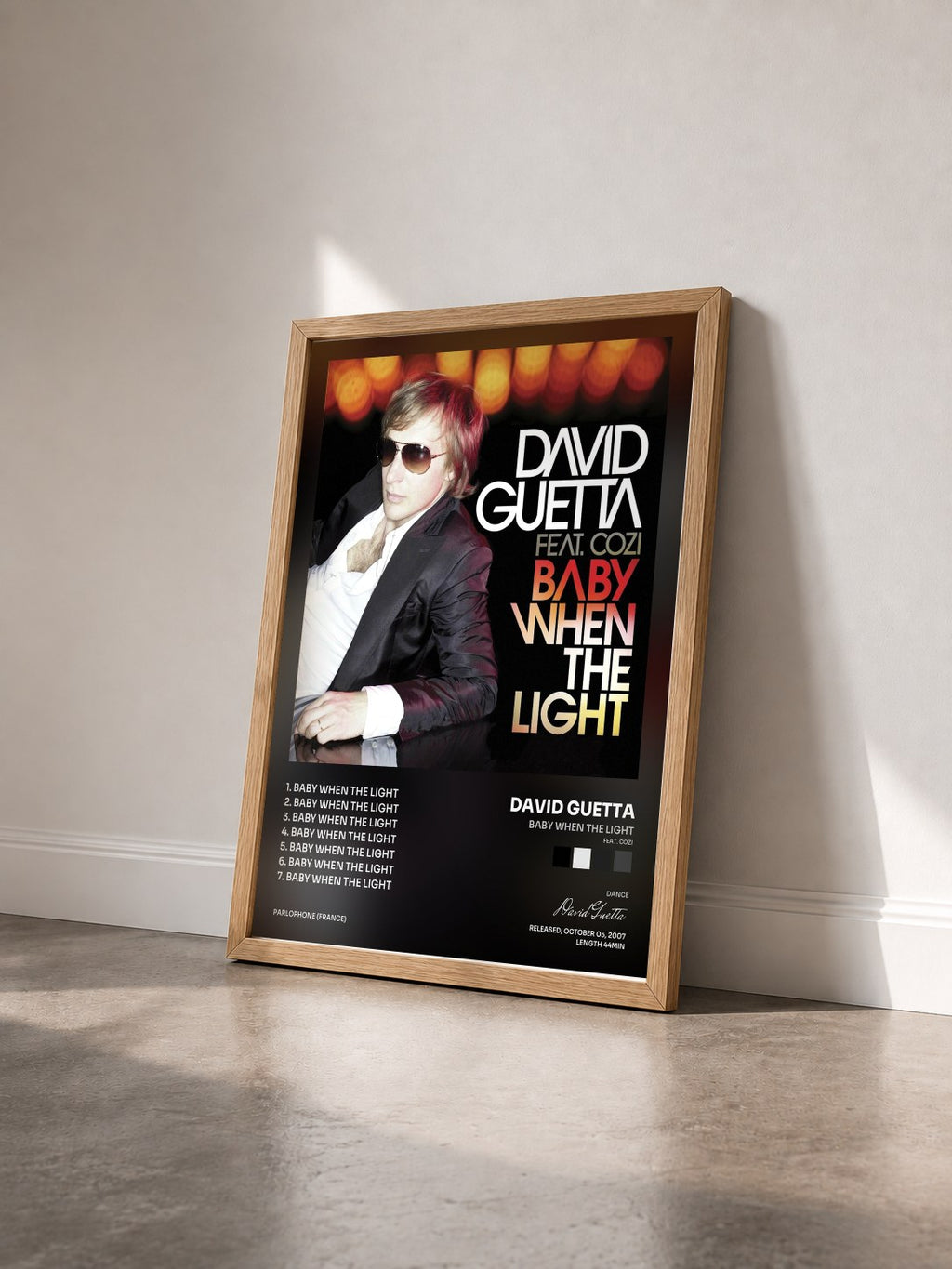 #bois Tableau de l'album Baby When The Light (feat. Cozi) de David Guetta vu de trois quarts, cadre en bois brut