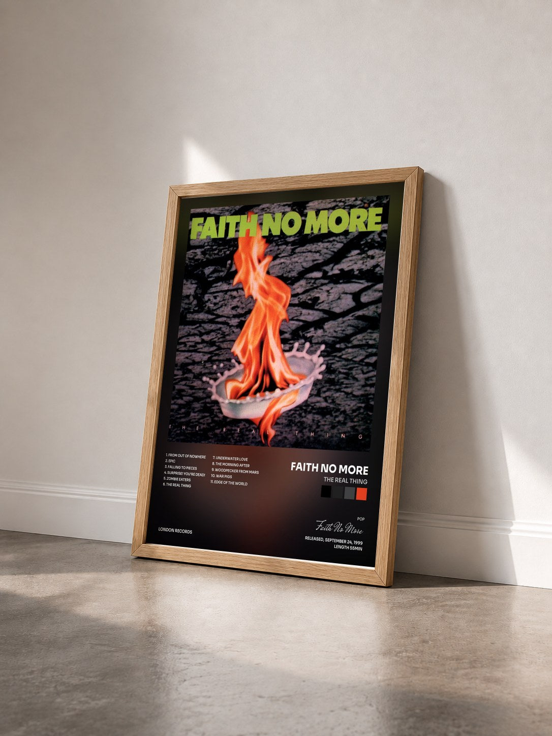 #bois Tableau de l'album The Real Thing de Faith No More vu de trois quarts, cadre en bois brut