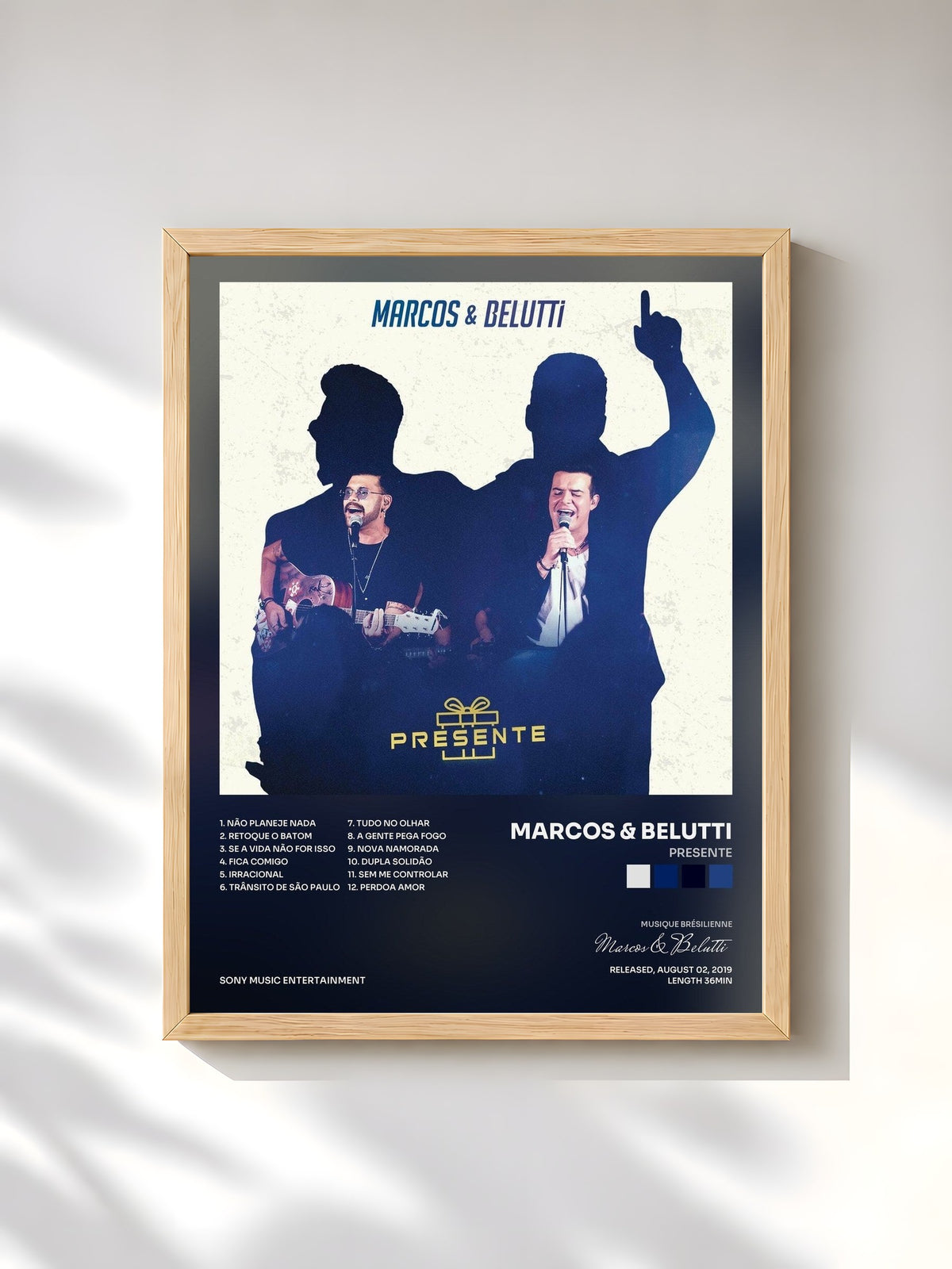 #bois Tableau de l'album Presente de Marcos & Belutti, cadre en bois brut, imprimé et encadré en France
