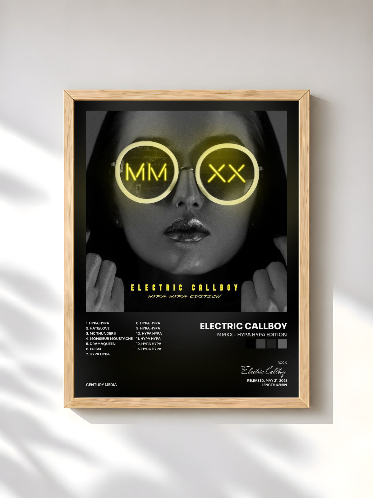 #bois Tableau de l'album MMXX - Hypa Hypa Edition de Electric Callboy, cadre en bois brut, imprimé et encadré en France