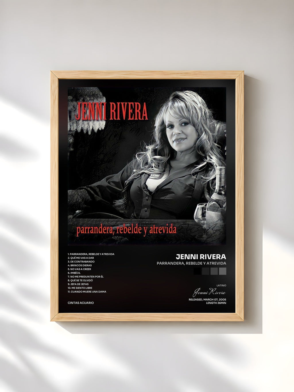 #bois Tableau de l'album Parrandera, Rebelde y Atrevida de Jenni Rivera, cadre en bois brut, imprimé et encadré en France