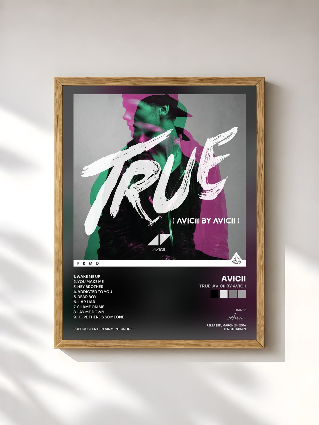 #bois Tableau de l'album True: Avicii By Avicii de Avicii, cadre en bois brut, imprimé et encadré en France