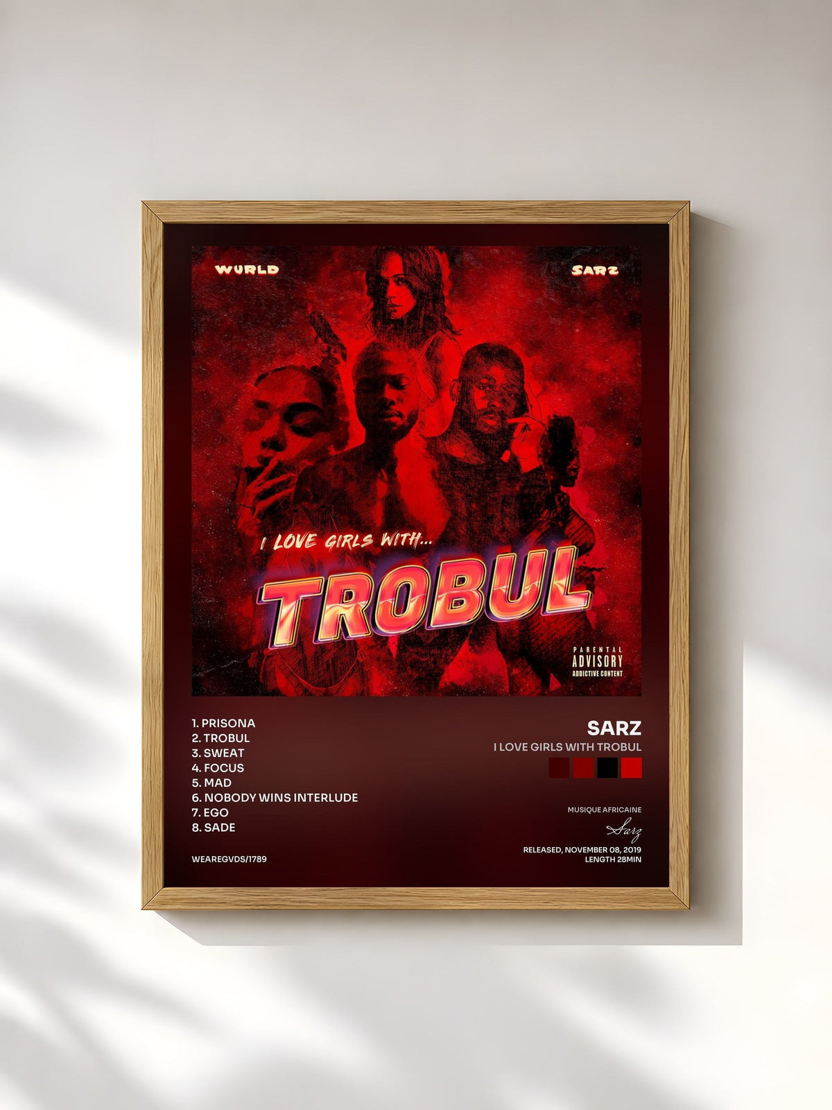 #bois Tableau de l'album I LOVE GIRLS WITH TROBUL de Sarz, cadre en bois brut, imprimé et encadré en France