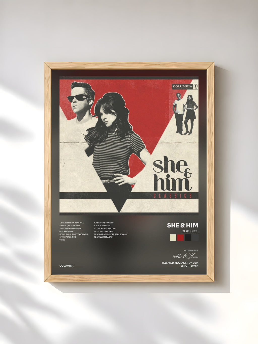 #bois Tableau de l'album Classics de She & Him, cadre en bois brut, imprimé et encadré en France
