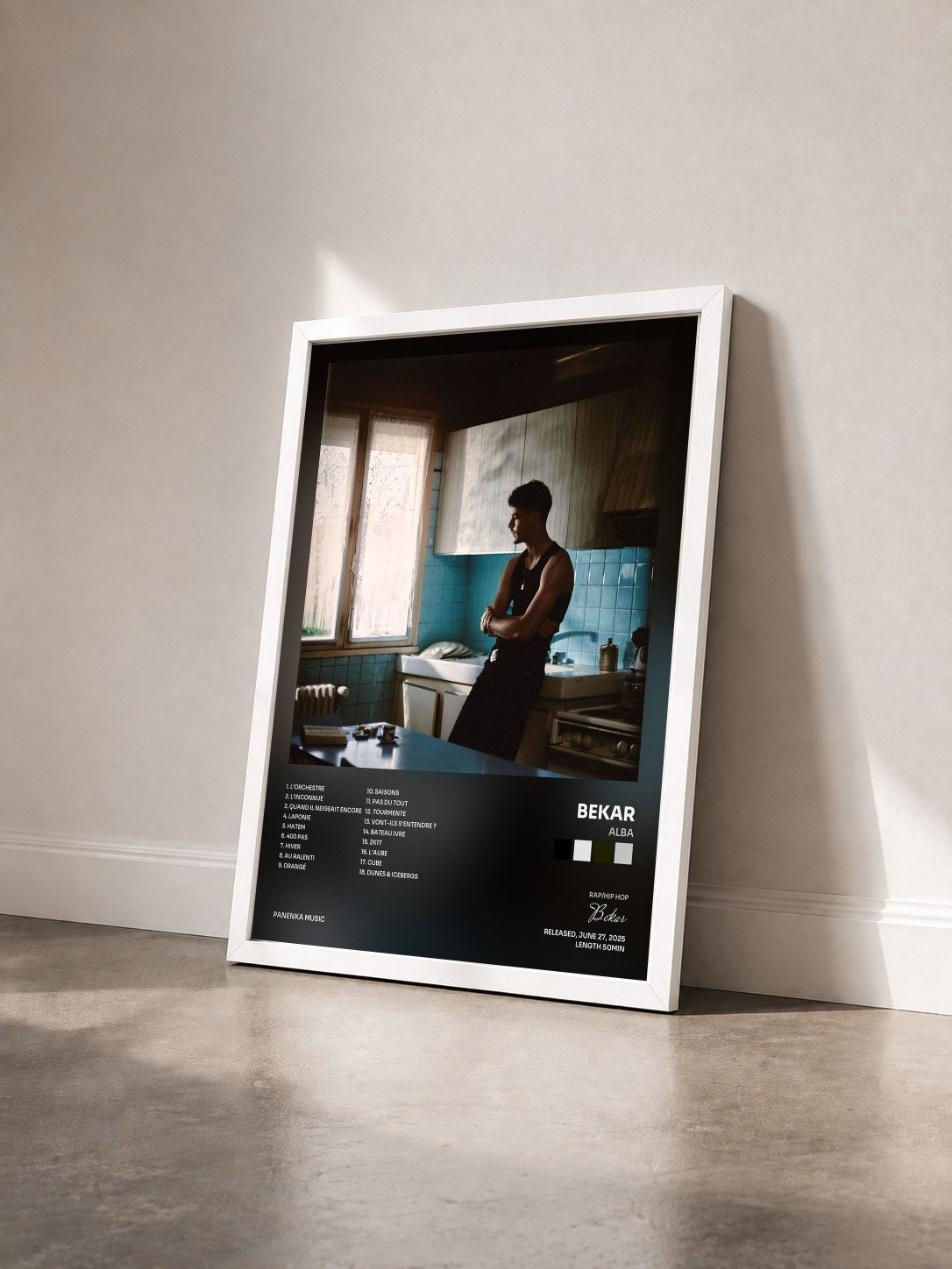 #blanc Tableau de l'album Alba de Bekar vu de trois quarts, cadre blanc