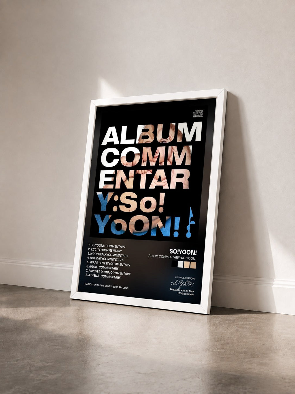#blanc Tableau de l'album Album Commentary: So!YoON! de So!YoON! vu de trois quarts, cadre blanc