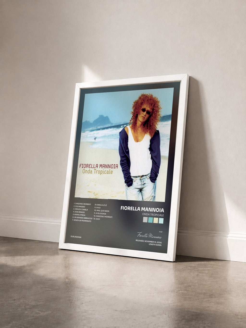 #blanc Tableau de l'album Onda Tropicale de Fiorella Mannoia vu de trois quarts, cadre blanc