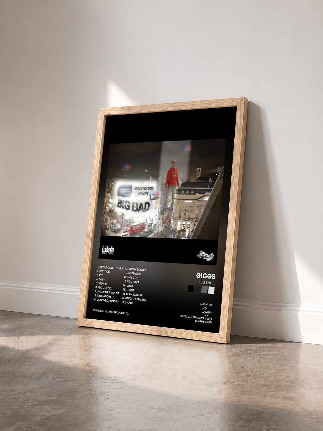#bois Tableau de l'album BIG BAD... de Giggs vu de trois quarts, cadre en bois brut