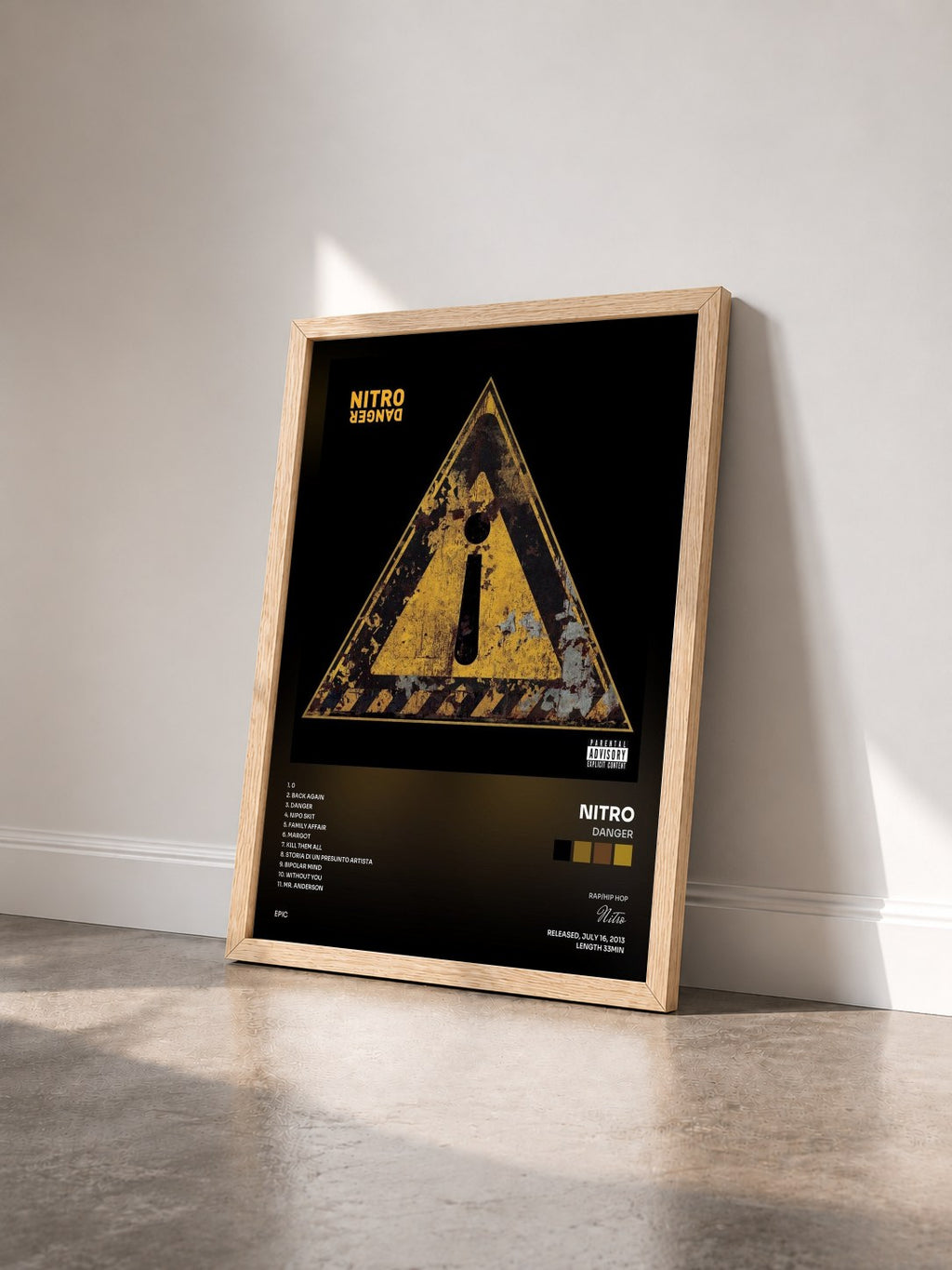 #bois Tableau de l'album Danger de Nitro vu de trois quarts, cadre en bois brut