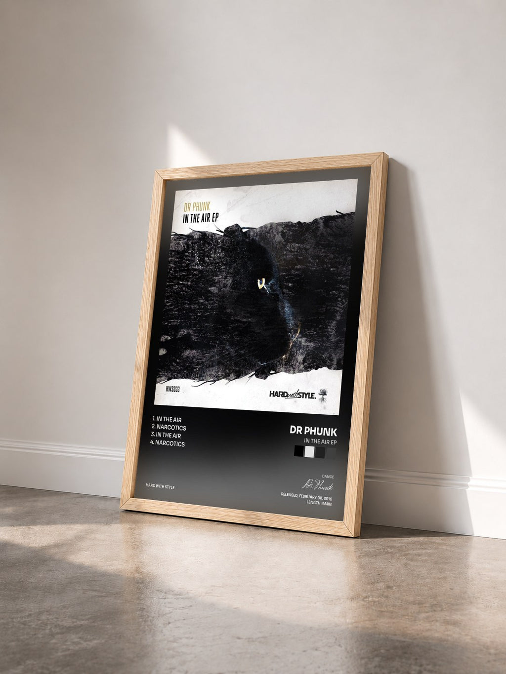 #bois Tableau de l'album In The Air EP de Dr Phunk vu de trois quarts, cadre en bois brut