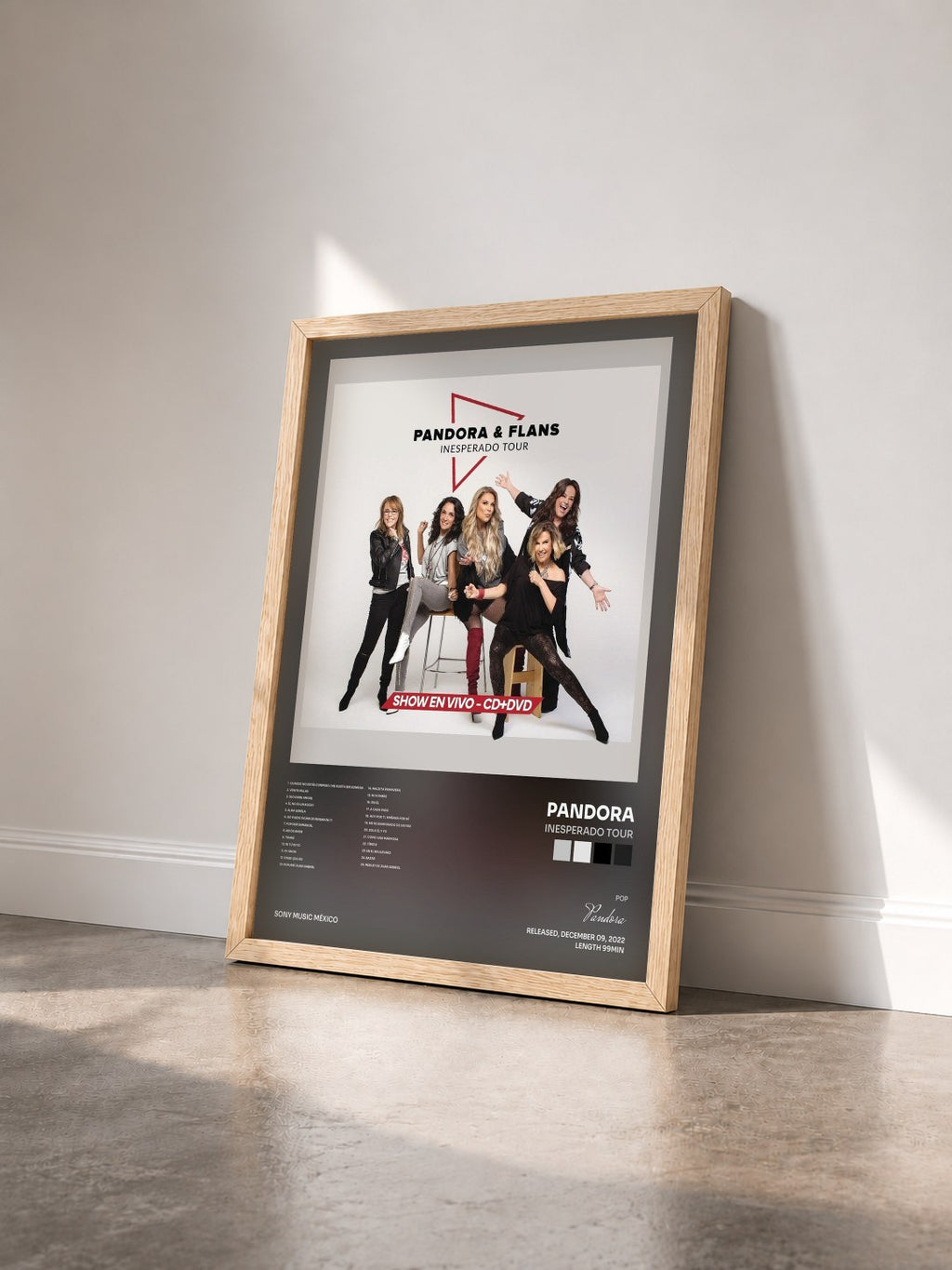 #bois Tableau de l'album Inesperado Tour de Pandora vu de trois quarts, cadre en bois brut