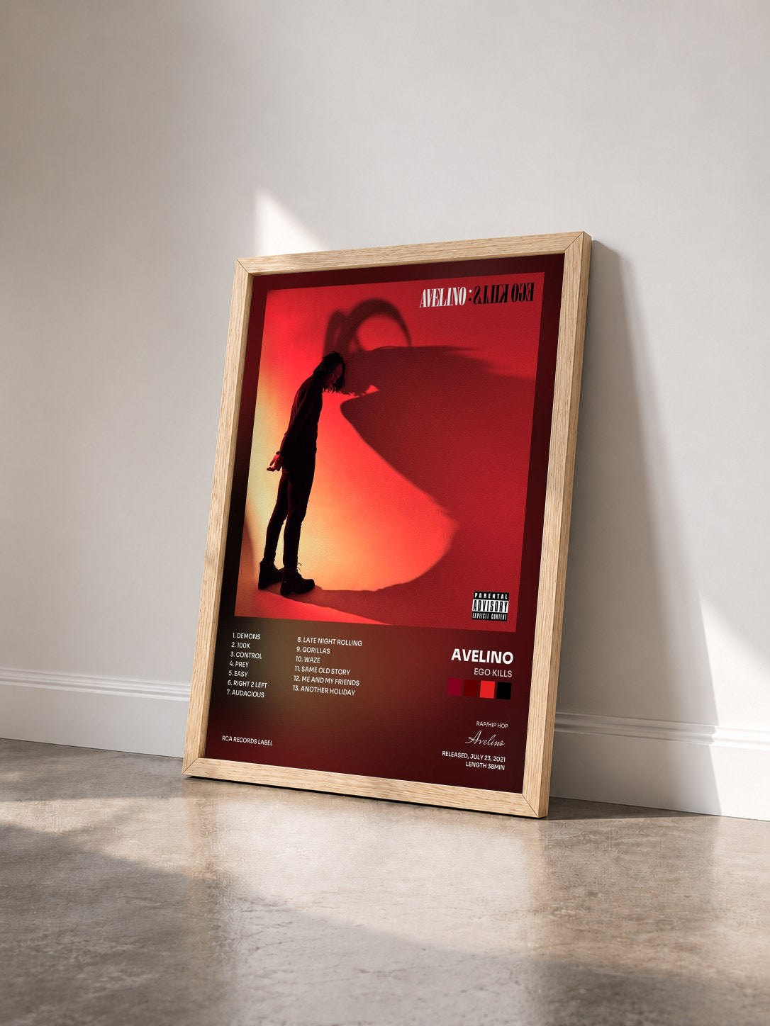 #bois Tableau de l'album EGO KILLS de Avelino vu de trois quarts, cadre en bois brut