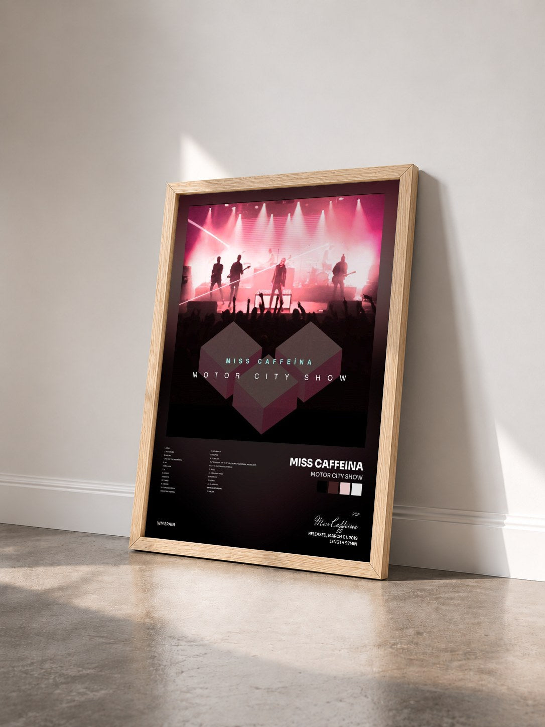 #bois Tableau de l'album Motor City Show de Miss Caffeina vu de trois quarts, cadre en bois brut