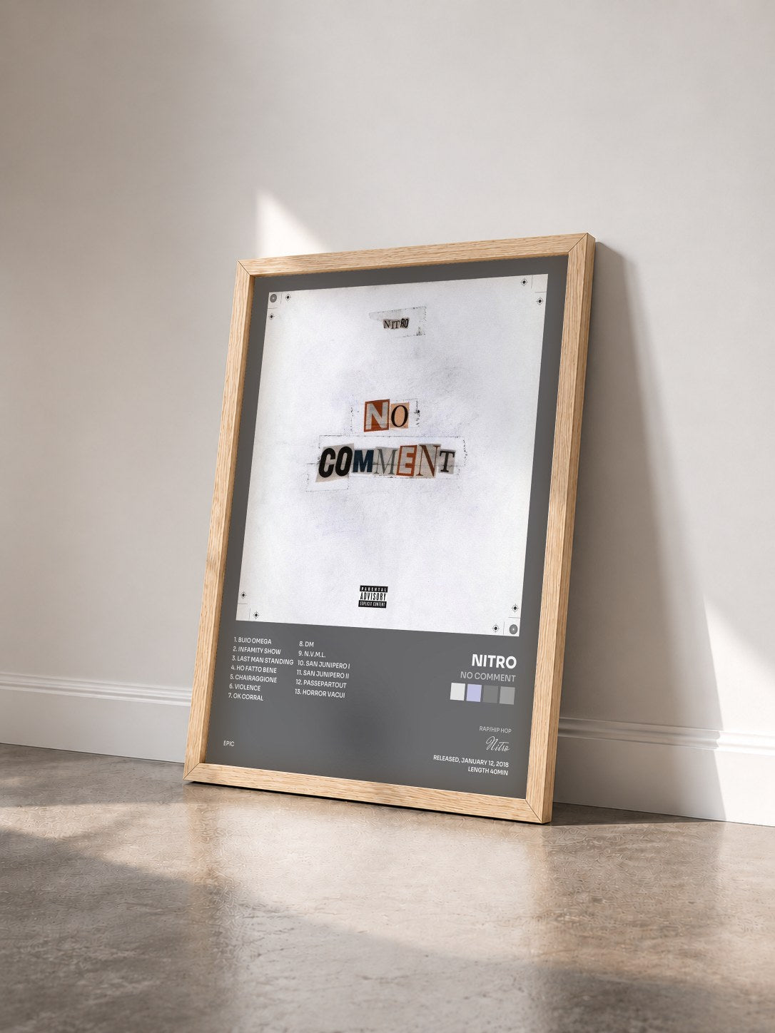 #bois Tableau de l'album No Comment de Nitro vu de trois quarts, cadre en bois brut