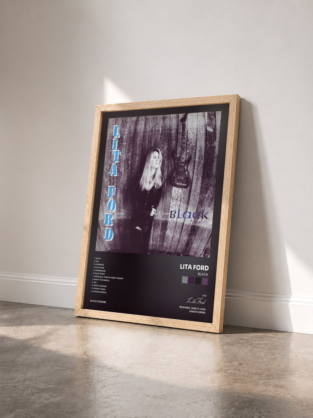 #bois Tableau de l'album Black de Lita Ford vu de trois quarts, cadre en bois brut