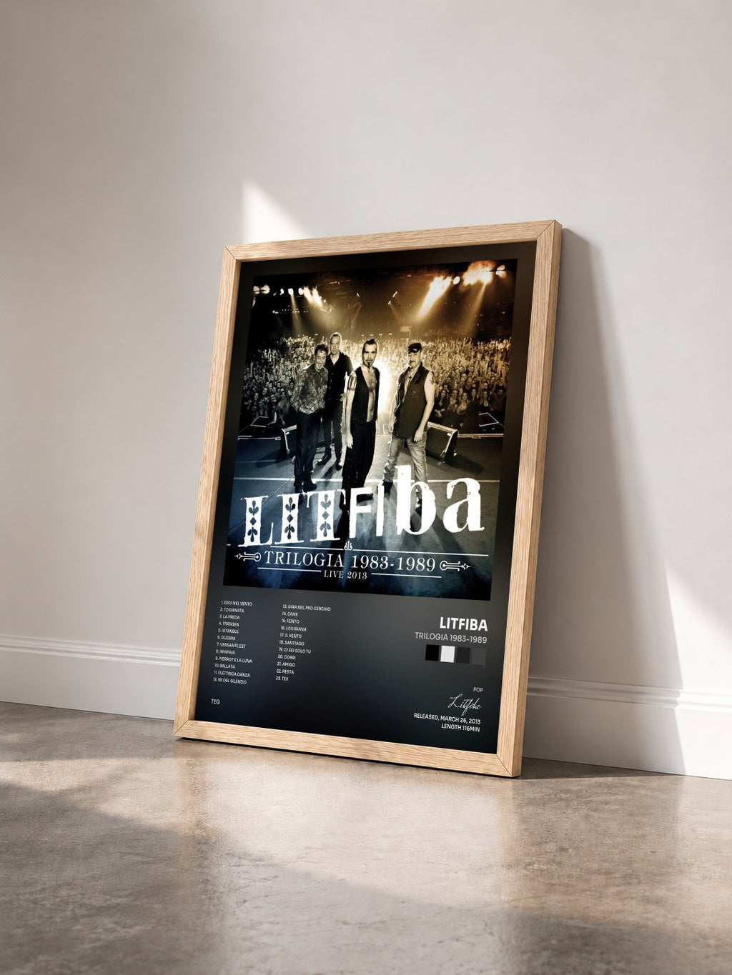 #bois Tableau de l'album Trilogia 1983-1989 de Litfiba vu de trois quarts, cadre en bois brut
