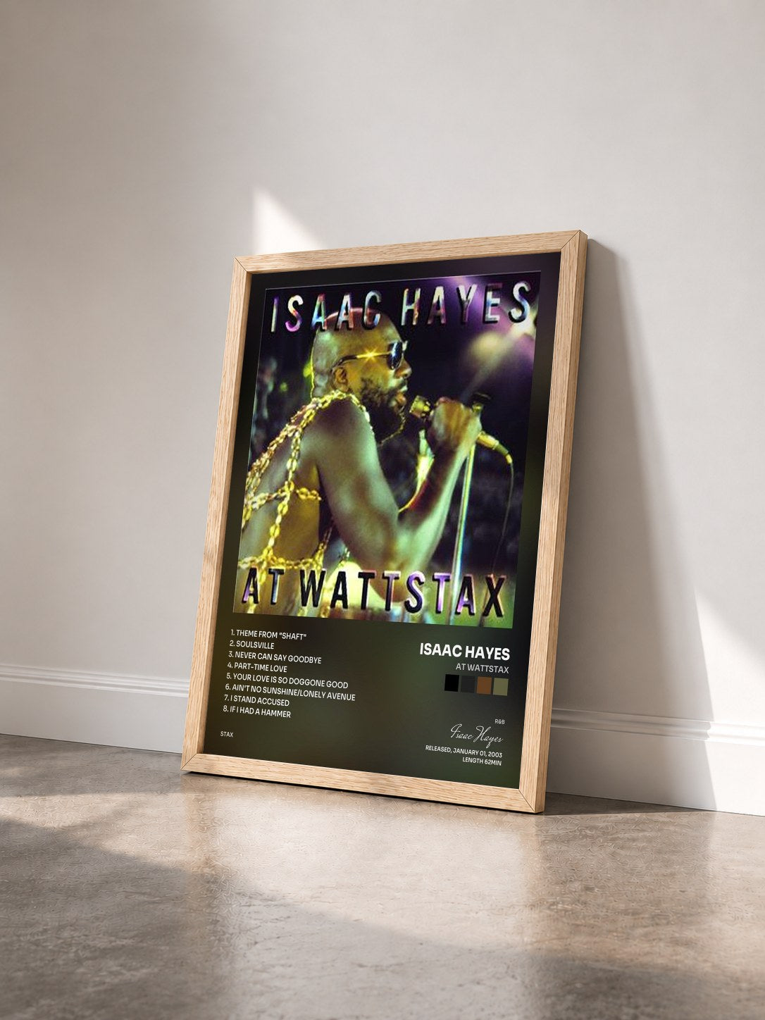 #bois Tableau de l'album At Wattstax de Isaac Hayes vu de trois quarts, cadre en bois brut