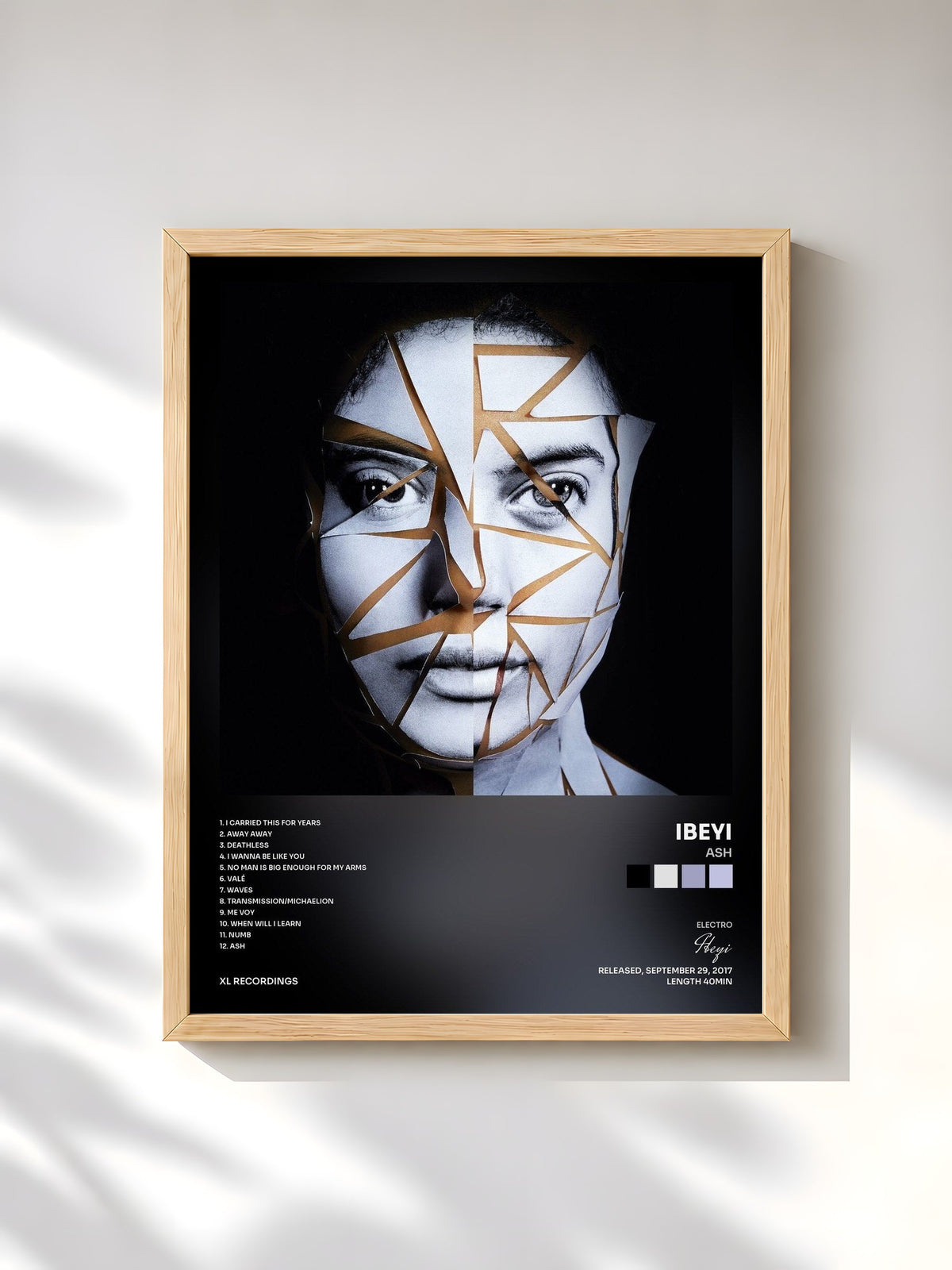#bois Tableau de l'album Ash de Ibeyi, cadre en bois brut, imprimé et encadré en France