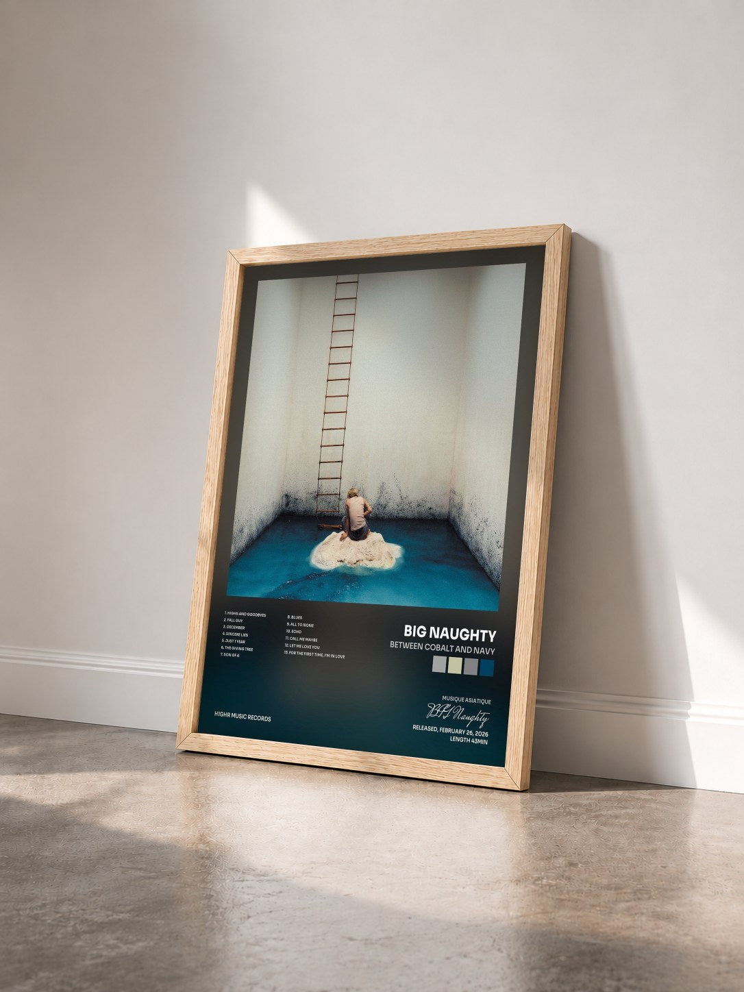 #bois Tableau de l'album Between Cobalt and Navy de BIG Naughty vu de trois quarts, cadre en bois brut