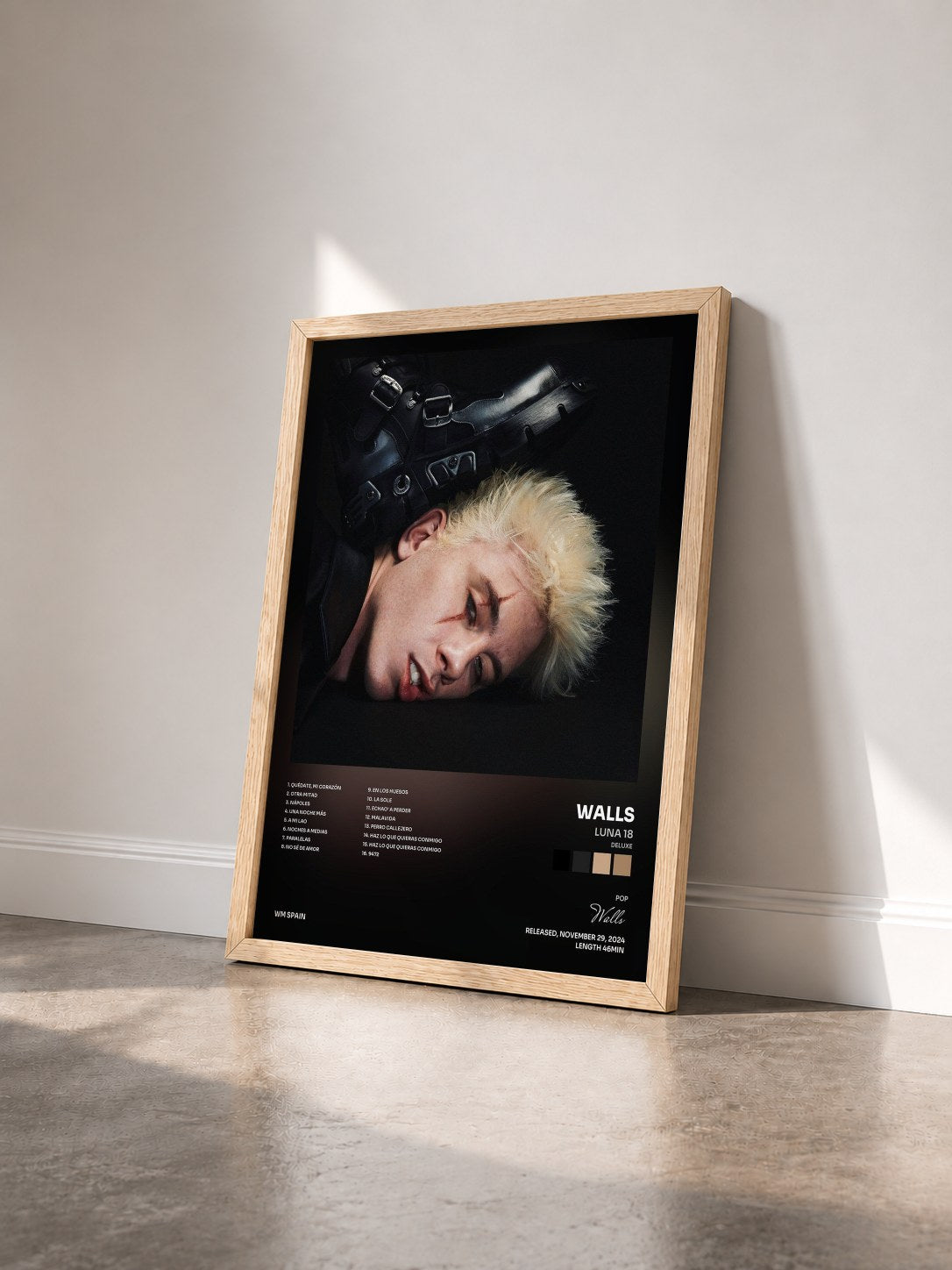 #bois Tableau de l'album LUNA 18 (Deluxe) de Walls vu de trois quarts, cadre en bois brut