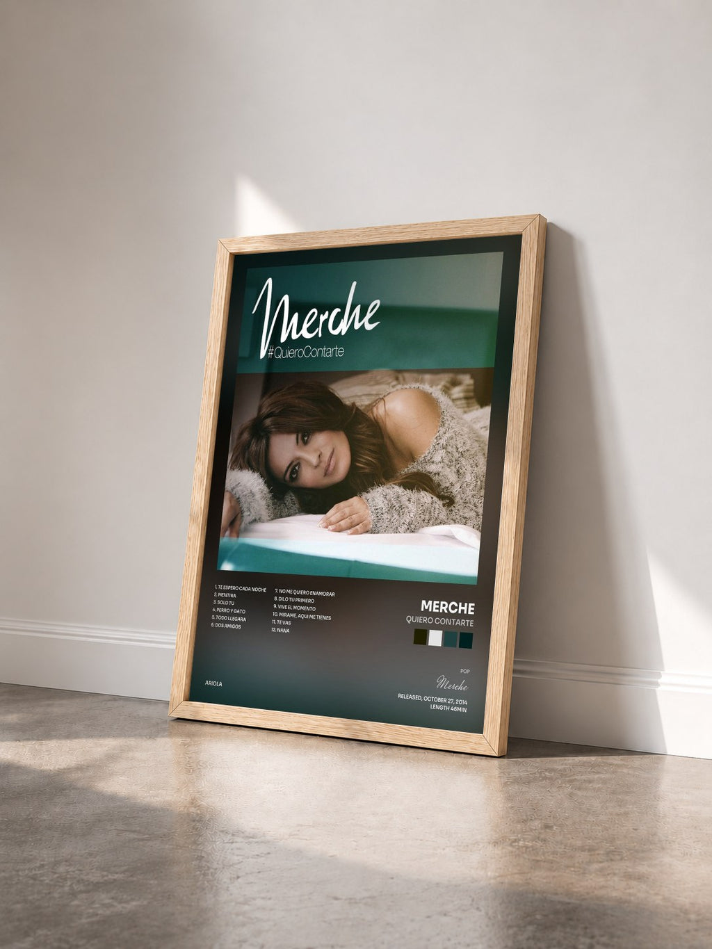 #bois Tableau de l'album Quiero Contarte de Merche vu de trois quarts, cadre en bois brut