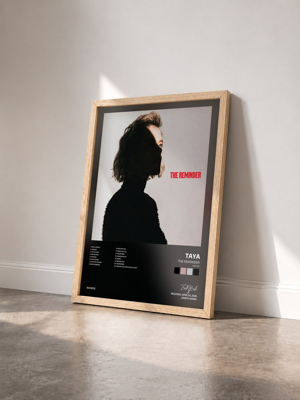 #bois Tableau de l'album The Reminder (Deluxe) de TAYA vu de trois quarts, cadre en bois brut