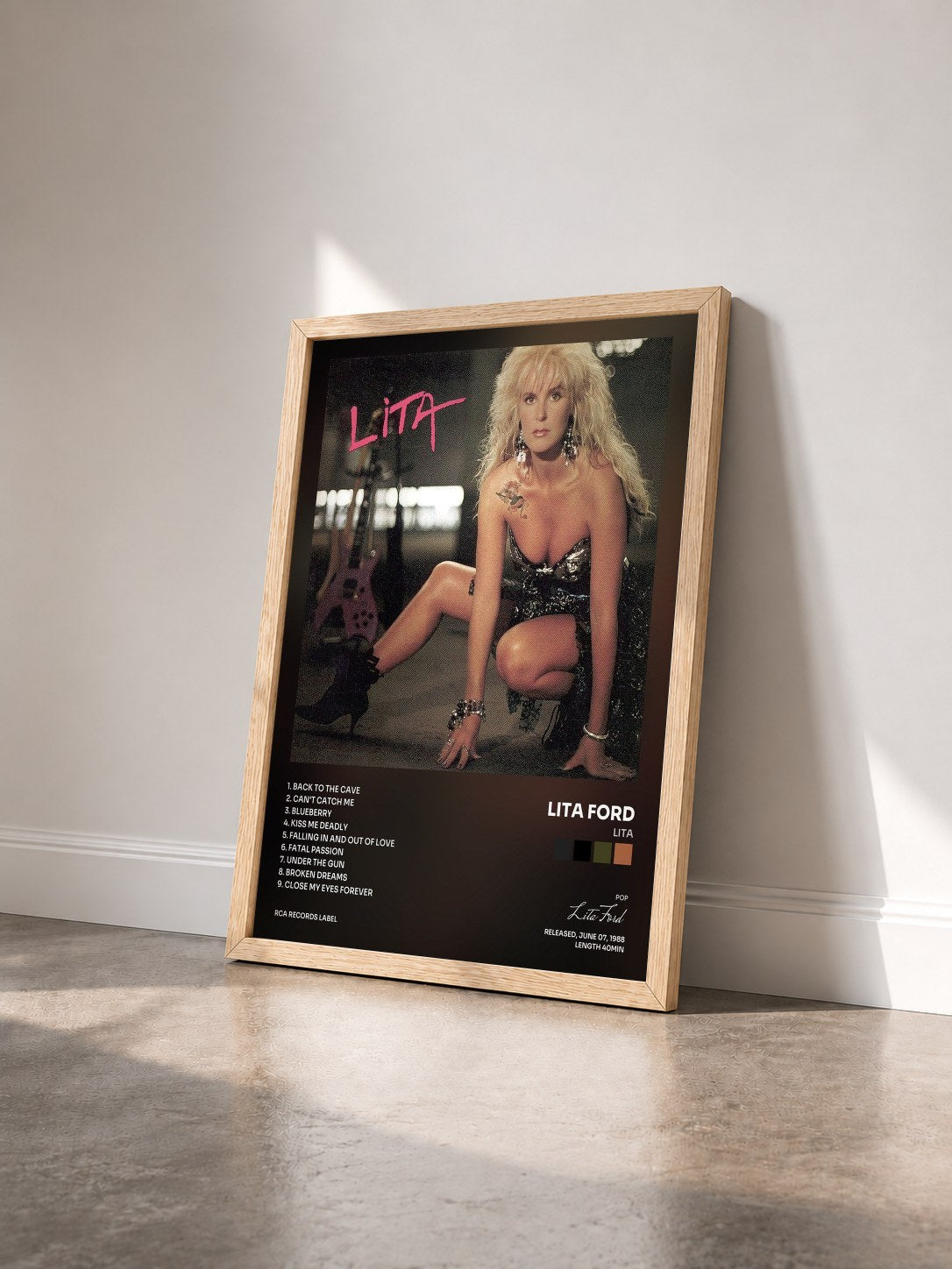 #bois Tableau de l'album Lita de Lita Ford vu de trois quarts, cadre en bois brut