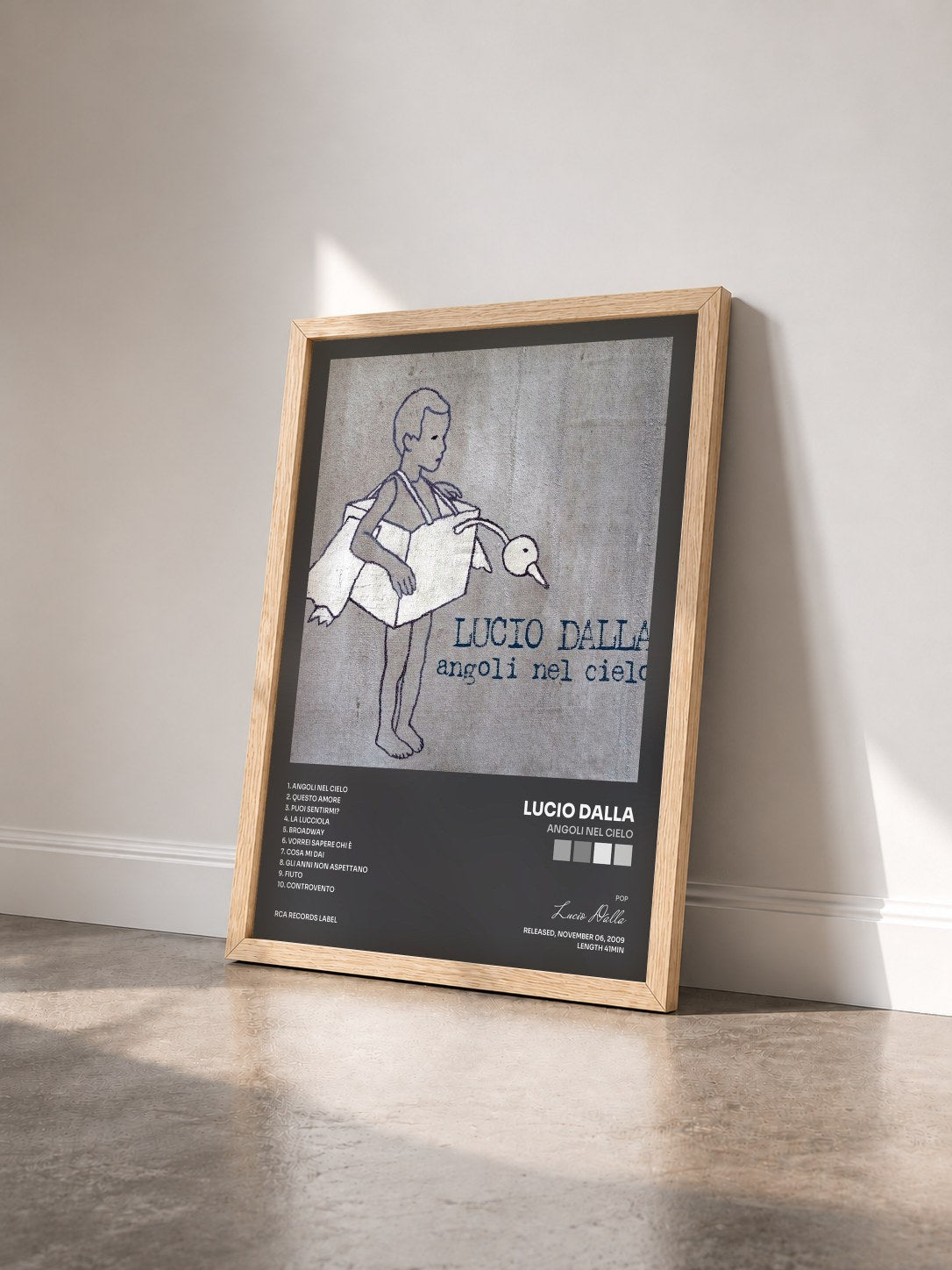 #bois Tableau de l'album Angoli Nel Cielo de Lucio Dalla vu de trois quarts, cadre en bois brut