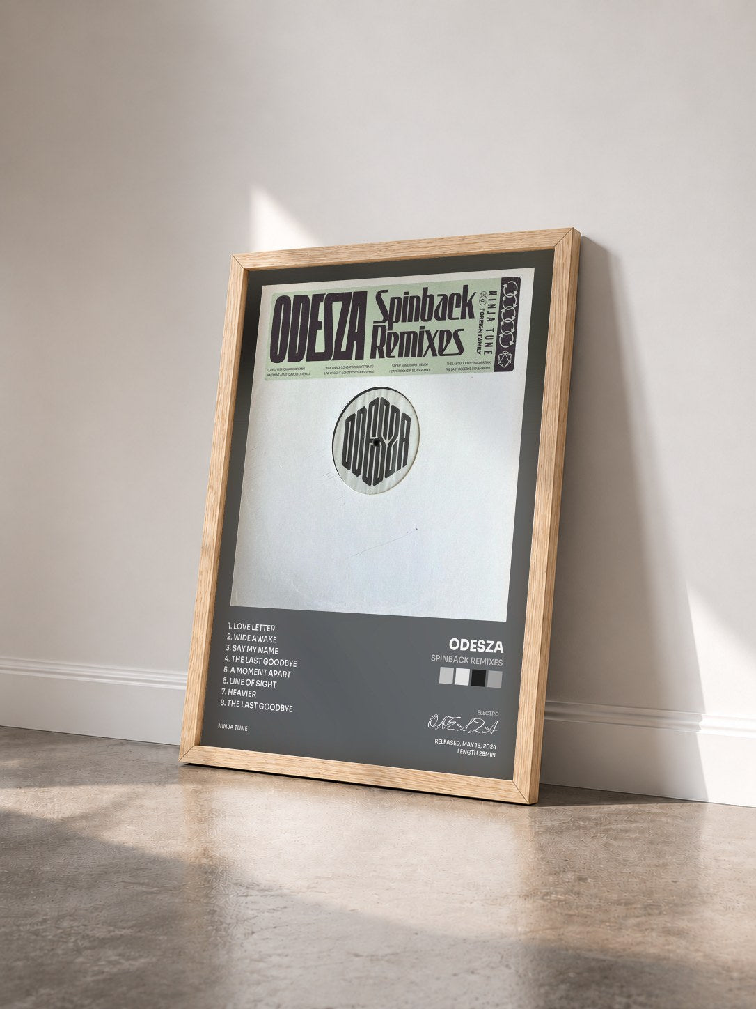 #bois Tableau de l'album Spinback Remixes de ODESZA vu de trois quarts, cadre en bois brut