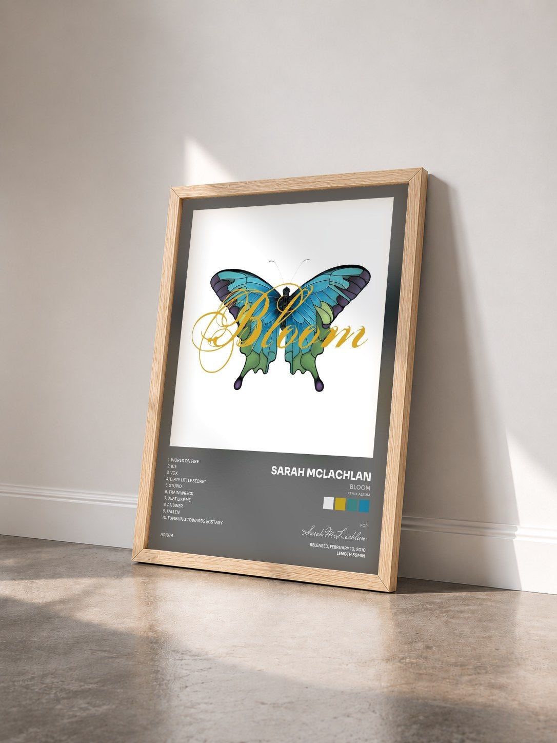 #bois Tableau de l'album Bloom (Remix Album) de Sarah McLachlan vu de trois quarts, cadre en bois brut