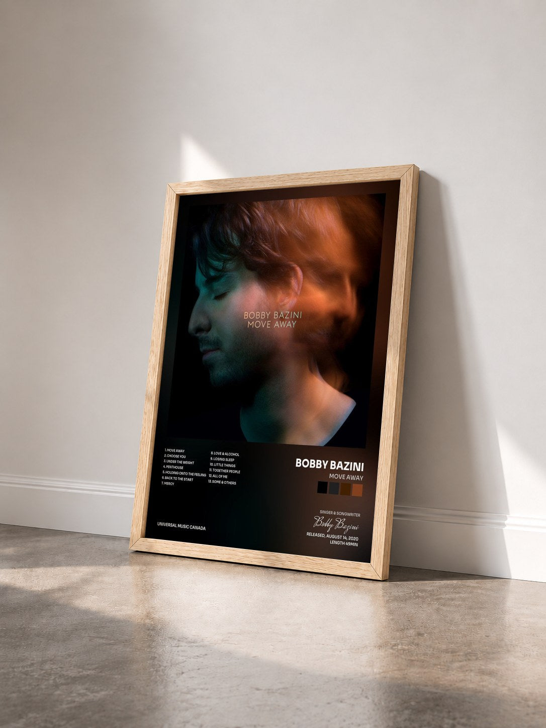 #bois Tableau de l'album Move Away de Bobby Bazini vu de trois quarts, cadre en bois brut