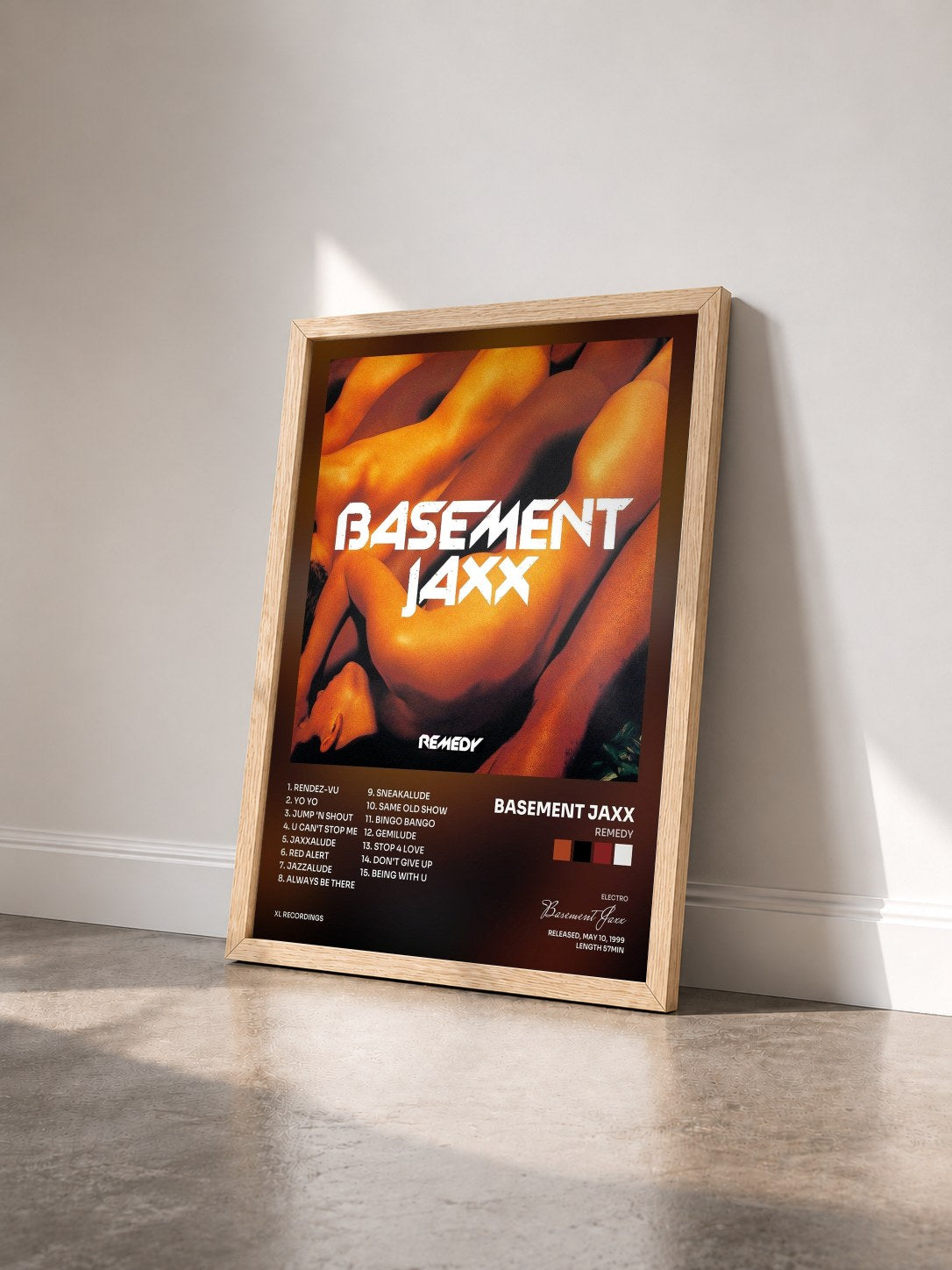 #bois Tableau de l'album Remedy de Basement Jaxx vu de trois quarts, cadre en bois brut