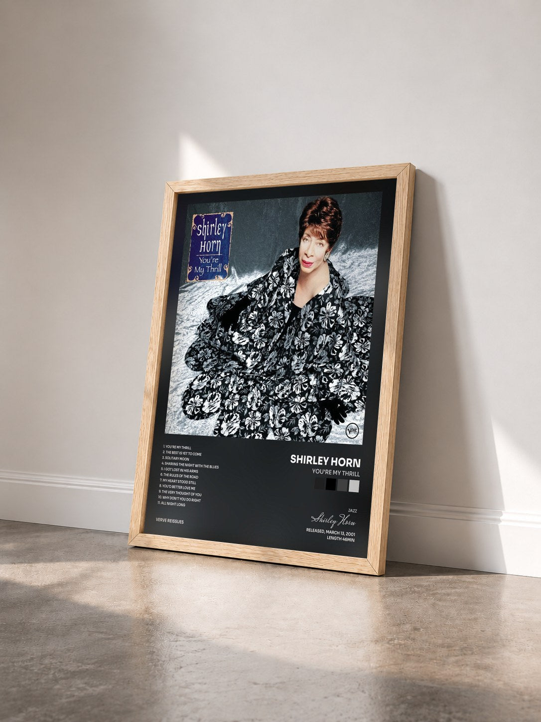 #bois Tableau de l'album You're My Thrill de Shirley Horn vu de trois quarts, cadre en bois brut