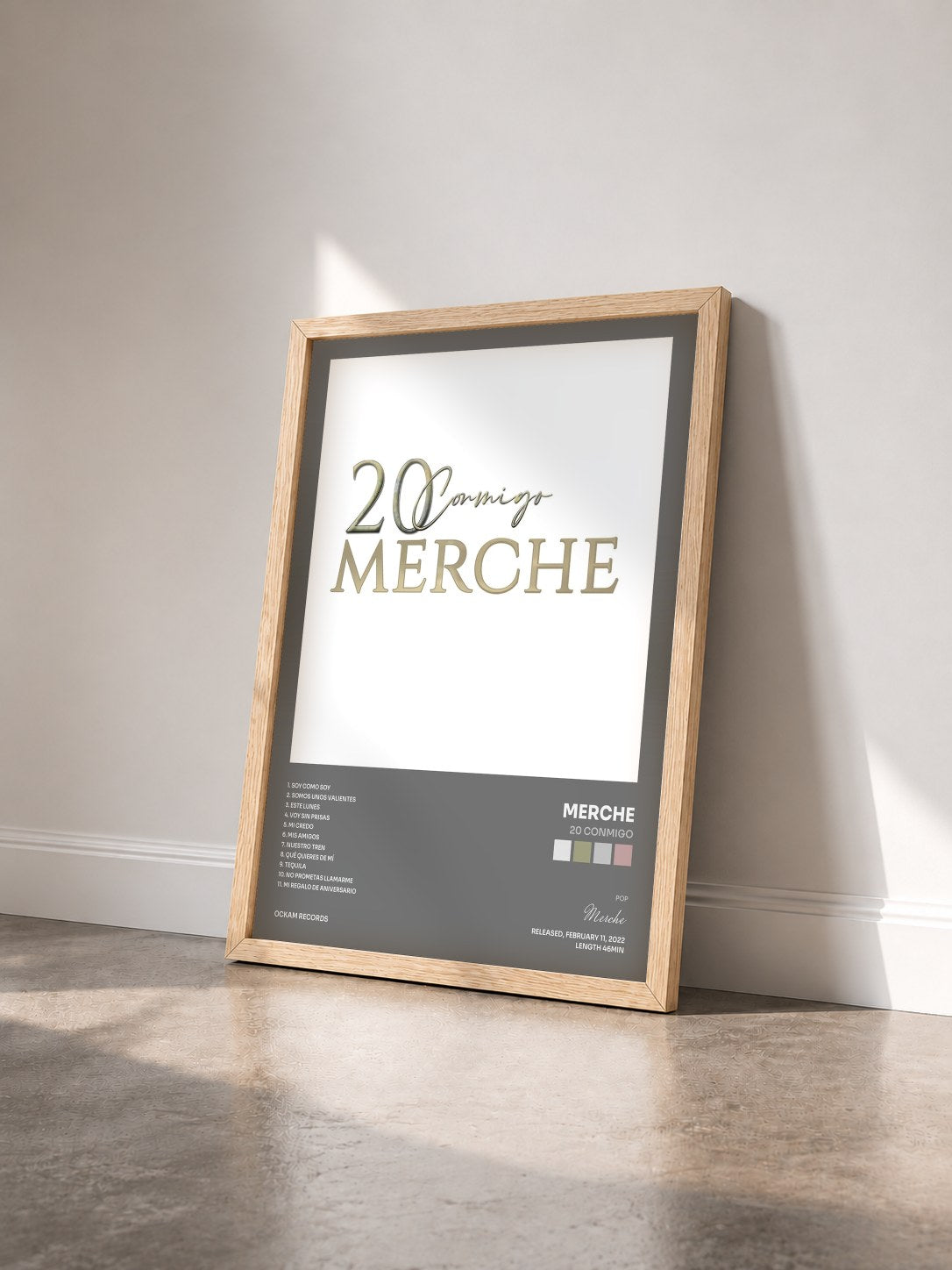 #bois Tableau de l'album 20 Conmigo de Merche vu de trois quarts, cadre en bois brut